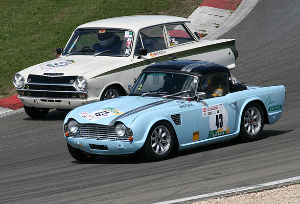Triumph TR 4 (1963) - Ein TR 4 kämpft mit einem Lotus Cortina am AVD Oldtimer GP 2008 (AVD Oldtimer Grand Prix 2008)