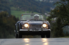 Triumph TR 4 (1963) am Michaelskreuzrennen 2011 (Startnummer 320)