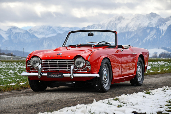 Bild: Triumph TR 4 Roadster (1964) - als Lot 126 angeboten an der Frühlingsversteigerung der Oldtimer Galerie Toffen am 25. März 2023