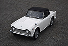 Bild: Triumph TR 4A IRS (1967) - angeboten an der Versteigerung der Oldtimer Galerie am 23. April 2016 in Toffen