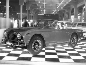 Triumph TR 5 (1968) - optisch wie TR 4, aber mit 2,5-Liter-Sechszylinder und indirekter Einspritzung von Lucas - Genfer Autosalon 1968