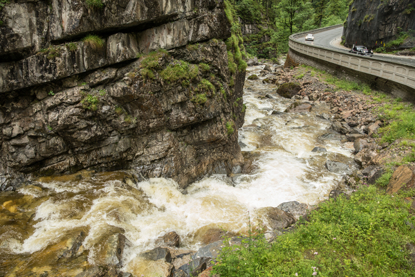 Triumph TR2 vor Mercedes-Benz 300 SL Flügeltürer - 33. Ennstal-Classic 2025