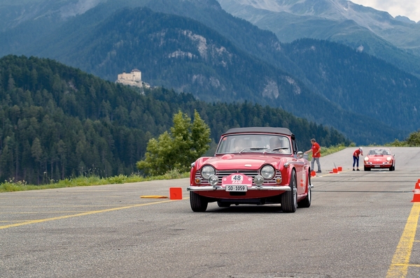 Bild Triumph TR250 (1968) - nur wer exakt fährt, kann gewinnen - 30. RAID Klosters-Wien 2020