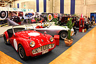 Triumph TR3 (1960) - neben AC Ace und zwei Peugeot-Fahrzeugen in der Club-Show - Oldtimer- und Teilemarkt Fribourg 2014
