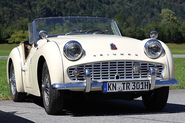 Triumph TR3 am British Car Meeting 2011 in Mollis - Fans reisen auch von weiter her an