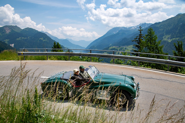 Triumph TR3 im Kurvengeschlängel