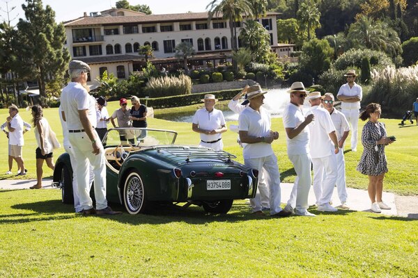 Triumph TR3 von 1957 gewinnt den Preis für den "Best Car Club Entry" - Mallorca Classic Week 2022