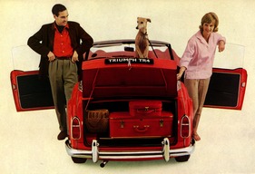 Triumph TR4 (1962) - für Mann, Frau und Hund - Abbildung im deutschsprachigen Verkaufsprospekt von 1962