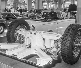 Triumph TR4 A (1965) - die neue Hinterachskonstruktion eindrücklich präsentiert - Genfer Automobilsalon 1965