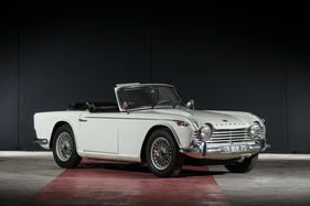 Triumph TR4A IRS (1965) - als Lot 105 angeboten an der Artcurial André Trigano Collection 2020 Versteigerung am 13. September 2020