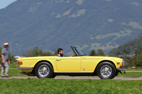 Triumph TR6 (1971) - in Gelb, bei der Abfahrt - BCM Mollis 2019