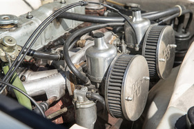 Triumph TR6 (1974) - Die US-Version mit den zwei Stromberg-Vergasern leistet etwa 20 PS weniger als die Europa-Version