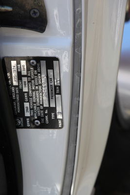 Triumph TR6 (1974) - Herstellerplakette mit Chassisnummer