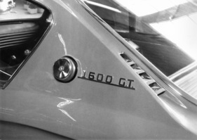 Triumph Vitesse (1964) - Emblem auf der Flanke des Michelotti-Coupés am Genfer Automobilsalon 1964