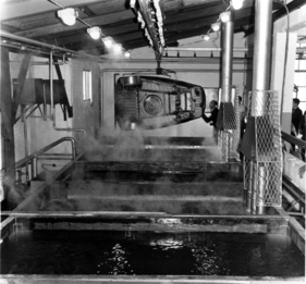 Trojan 200 (1962) - Produktion - Auftragung der Schutzanstriche in Tauchbädern