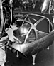 Trojan 200 (1962) - Produktion - hier werden die Motorenaufhängungen durch Punktschweissung montiert