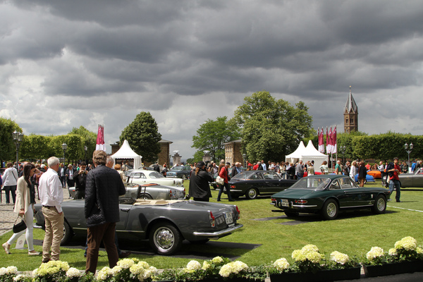 Bild Trotz dunkler Wolken biieben die Cabriolets offen - Concours d'Elégance Schloss Bensberg Classics 2016