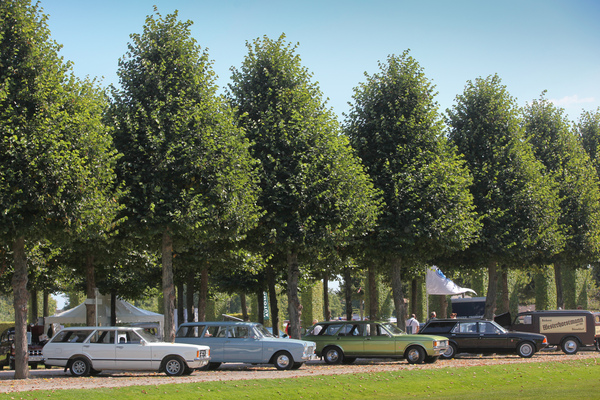 Bild Turnier-Sonderschau mit verschiedenen Ford-Kombi-Modellen - Classic-Gala Schwetzingen 2021