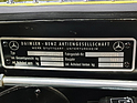 Typschild des phantasiegelben 300 SL Roadster in Malaysia – ebenfalls gefälscht
