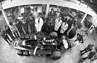 Tyrell P34 Formel 1 – Das technische Team- gerade mal 19 Personen! (© Archiv: Gerhard Schütz, 1976) Tyrell P34 Formel 1 – Das technische Team- gerade mal 19 Personen! (© Archiv: Gerhard Schütz, 1976)
