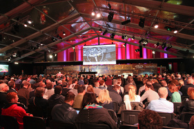Über 1,9 Millionen gingen die Gebote beim Ferrari 365 GTB/4 Daytona Spyder - RM/Sotheby's Paris Versteigerung 2017