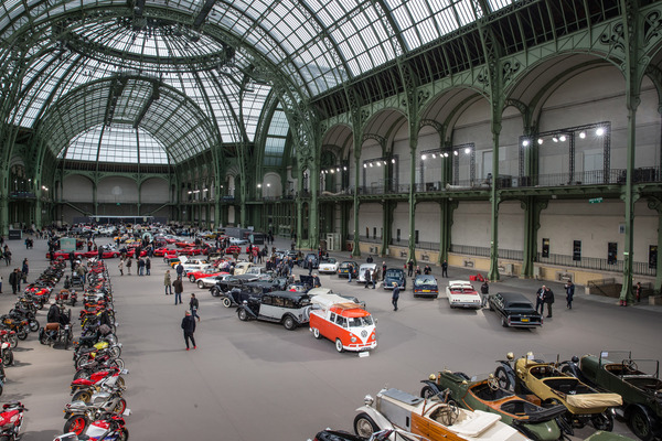 Über 100 Automobile und einige Dutzend Motorräder auf einen Blick - Bonhams Paris 2016