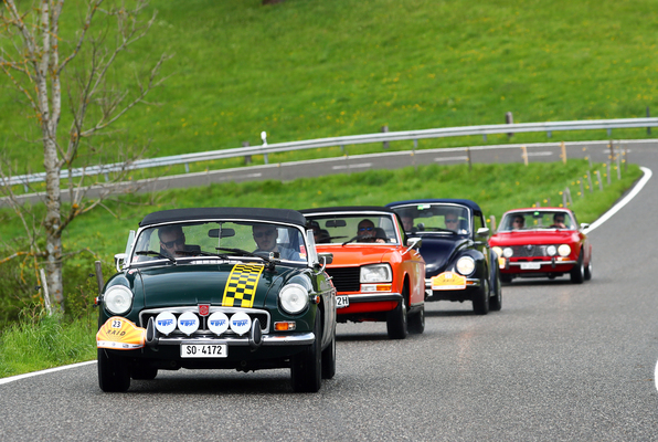 Bild: Über 30 Jahre alte Autos, aber junge Leute im Cockpit - RAID Young Raiders Challenge 2017