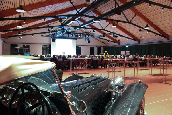 Bild Über 300 gespannte Zuschauer