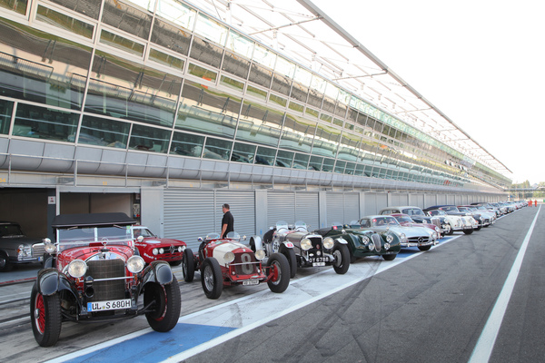 Über 50 rare Klassiker in der Boxengasse von Monza - Passione Caracciola 2017