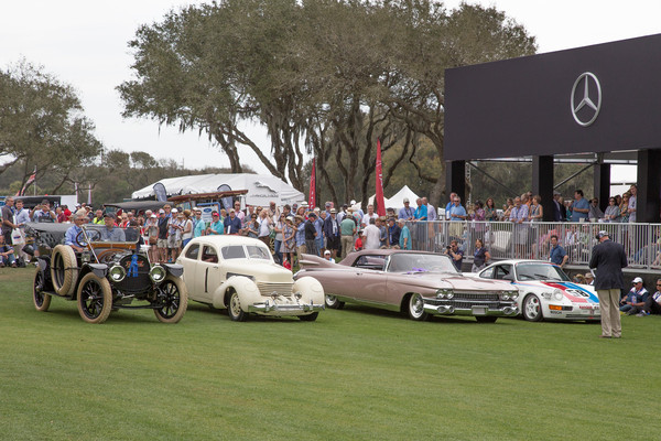 Über sieben Jahrzehnte liegen zwiscen den hier zu sehenden Autos - Amelia Island Concours d'Elégance am 13. Màrz 2016
