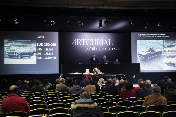 Überraschung kurz vor Schluss, der Ford Mustang GT 289 von 1966 brachte es auf ein Höchstgebot von EUR 155'000 - Artcurial Rétromobile Versteigerung 2018