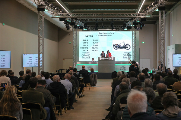 Bild: Übersichtlicher Auktionssaal - Bonhams Paris Versteigerung 2025