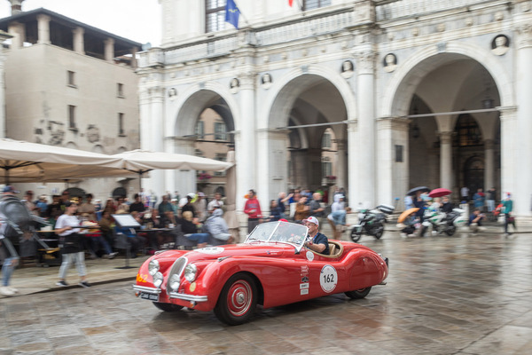 Übrigens, das Gebäude im Hintergrund, ...