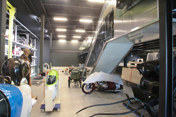 Umgebaute Strassenverkehshalle des Verkehrshauses Luzern - der eingezogene Zwischenboden - 1 Monat vor Eröffnung