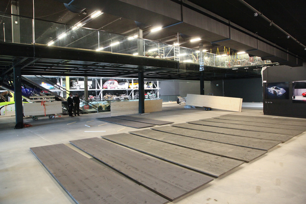 Image: Converted road traffic hall of the Lucerne Museum of Transport - the inserted intermediate floor - 1 month before opening