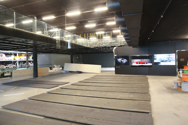 Converted road traffic hall of the Lucerne Museum of Transport - the inserted intermediate floor - 1 month before opening