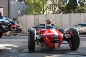 Umzug der Monteverdi-Sammlung von Binningen nach Luzern - als Rennwagen noch einfach gebaut waren