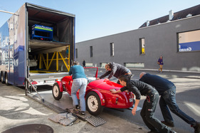 Bild Umzug der Monteverdi-Sammlung von Binningen nach Luzern - als letzter wird der Monteverdi Special von 1950 in den Lastwagen geschoben