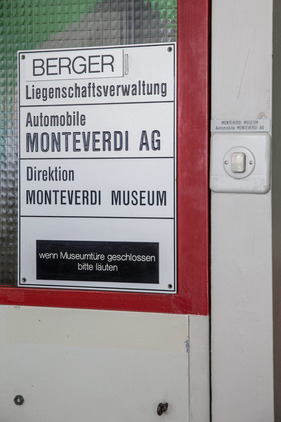 Umzug der Monteverdi-Sammlung von Binningen nach Luzern - das alte Schild am Museum