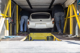 Umzug der Monteverdi-Sammlung von Binningen nach Luzern - gerade breit genug ist der MBM Tourismo