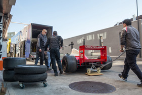 Umzug der Monteverdi-Sammlung von Binningen nach Luzern - im Transporter ist genug Platz für die breiten F1