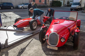 Umzug der Monteverdi-Sammlung von Binningen nach Luzern - rechts der Fiat-Teilen basierenden Monteverdi Special von 1950