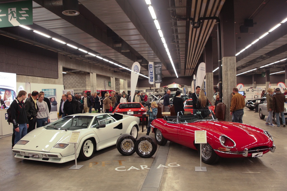 Und noch zwei Edelklassiker bei der PFT Car AG - Lamborghini Countach und Jaguar E-Type S1 Flatfloor - Oldtimermesse St. Gallen 2015