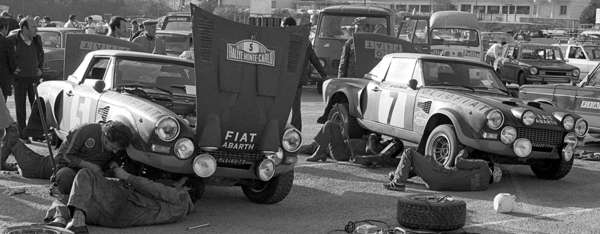 Unendlich Filmmaterial: Helmut Deimel könnte wohl einen ganzen Film mit Reparatur-Szenen füllen – Standbild aus dem Film "Die Evolution des Driftwinkels Vol. 2" von Helmut Deimel