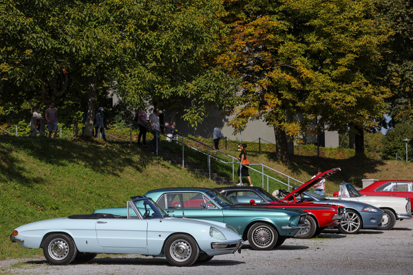 Ungewöhnliche Farben: Blu Celeste und Clearwater Aqua – Albisgütli Classic Cars & Bikes Oktober 2023