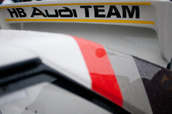Ungewohnte Ansicht eines aufgeklappten Spoilers beim Audi Sport Quattro 1984 – Eifel Rallye Festival 2013