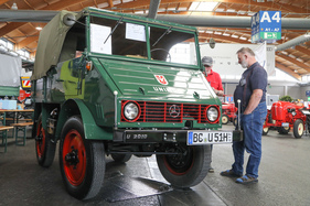 Unimog 2010 (1951) - 1800 cm3, 25 PS, jahrelang in einem Sägewerk als Zugmaschine im Einsatz - Klassikwelt Bodensee 2023
