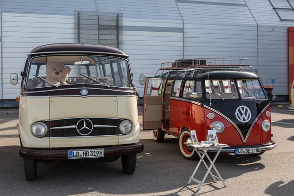 Unterschiedliche Transporter – Retro Saisonauftakt 2025