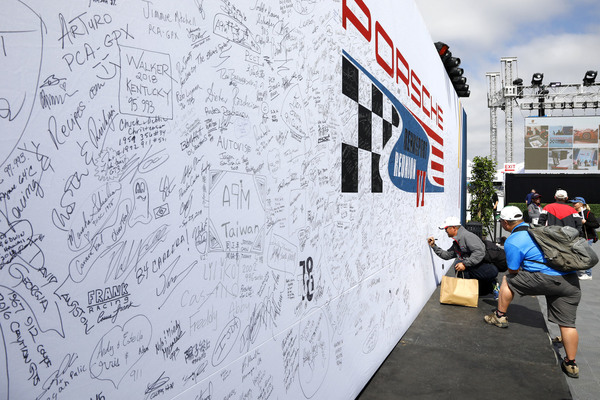 Unterschriften-Wand - Porsche Rennsport Reunion 2018