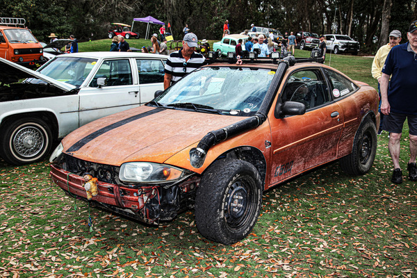 Unüblich geländegängig gibt sich auch dieser 2003er Chevrolet Cavalier Coupé, ...